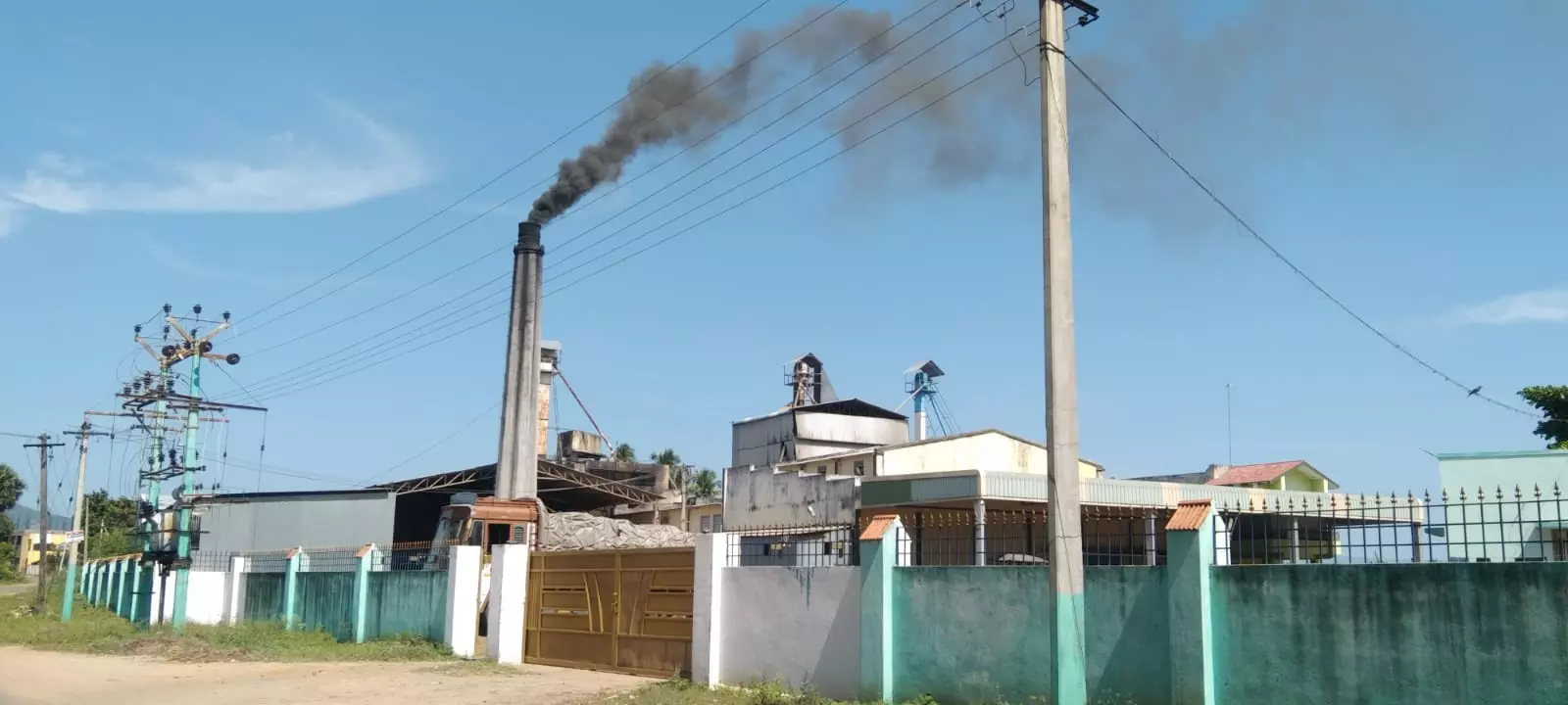 கரித்துகள்களால் விபத்து அபாயம்