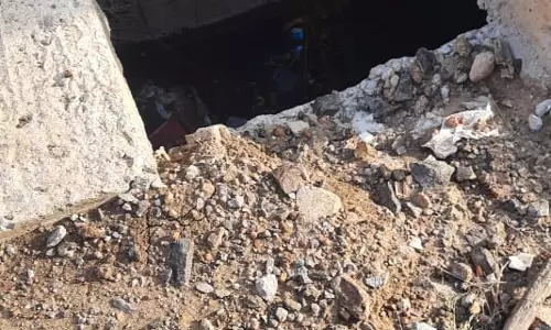 கால்வாயை மூட நடவடிக்கை தேவை கால்வாயை மூட நடவடிக்கை தேவை