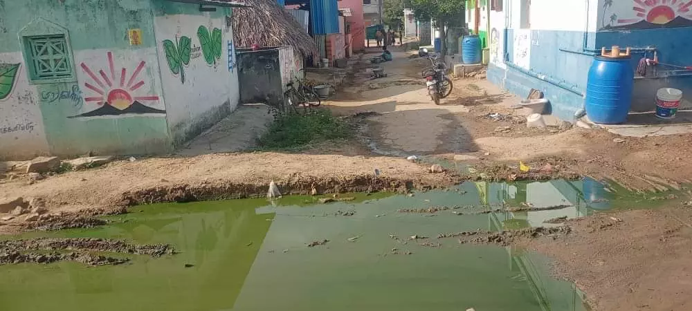 கழிவுநீா் கால்வாய் அமைக்க வேண்டும் கழிவுநீா் கால்வாய் அமைக்க வேண்டும்
