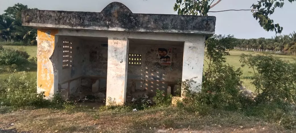 சீரமைக்கப்படாத பஸ் நிறுத்தம்