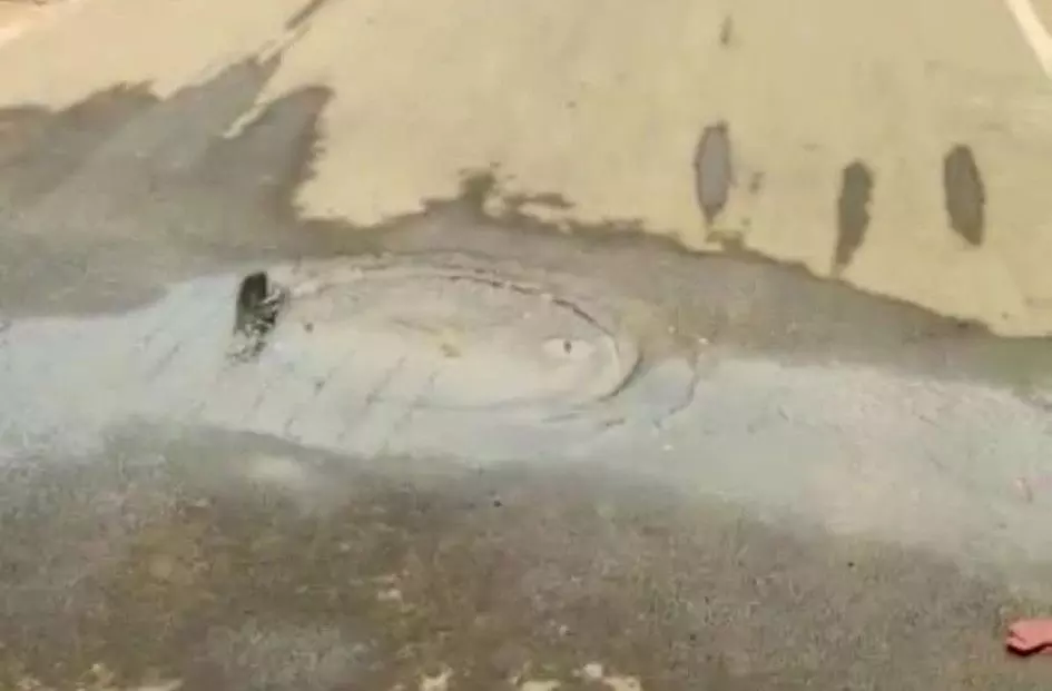 சாலையில் வழிந்தோடும் கழிவுநீர்