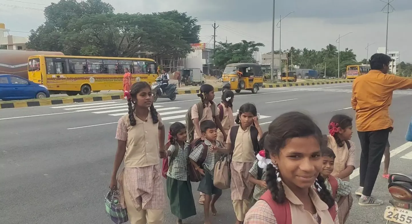 மேம்பாலம் அமைக்க வேண்டும்