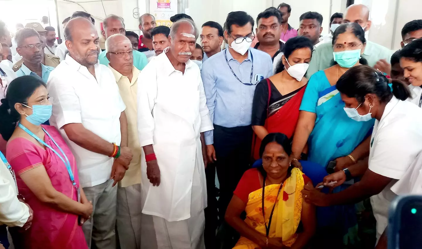 சேதமடைந்த சிமெண்டு சிலாப்