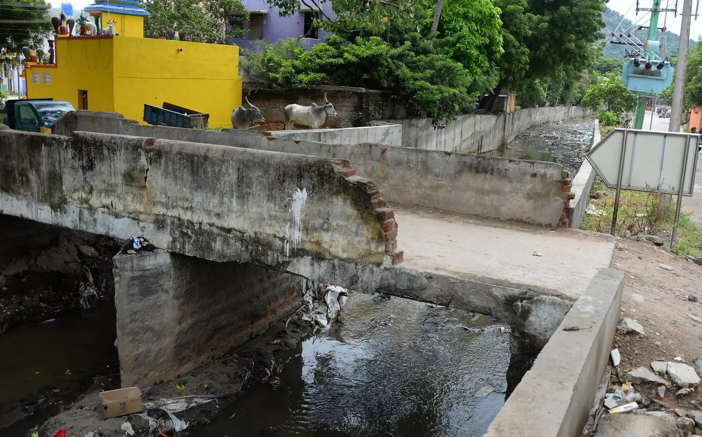 பாலம் சீரமைக்கப்படுமா? பாலம் சீரமைக்கப்படுமா?