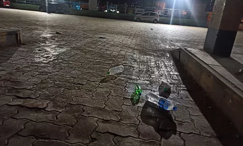 பிளாஸ்டிக் பாட்டில்கள் பிளாஸ்டிக் பாட்டில்கள்