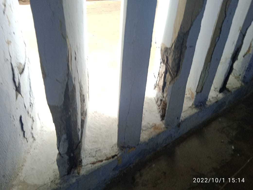 சேதமடைந்த சர்க்கரை ஆலை கட்டிடம்