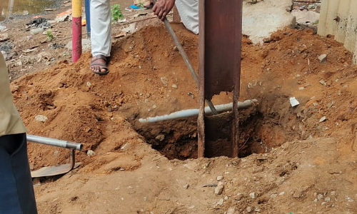 சீரமைக்கப்பட்ட மின் கம்பம்