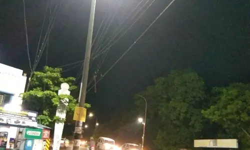 தினத்தந்திக்கு பாராட்டு; உயர் மின்கோபுரம் ஒளிர்ந்தது தினத்தந்திக்கு பாராட்டு; உயர் மின்கோபுரம் ஒளிர்ந்தது