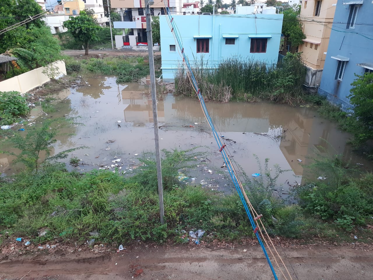 அடிப்படை வசதிகள் இன்று தவிக்கும் மக்கள் அடிப்படை வசதிகள் இன்று தவிக்கும் மக்கள்