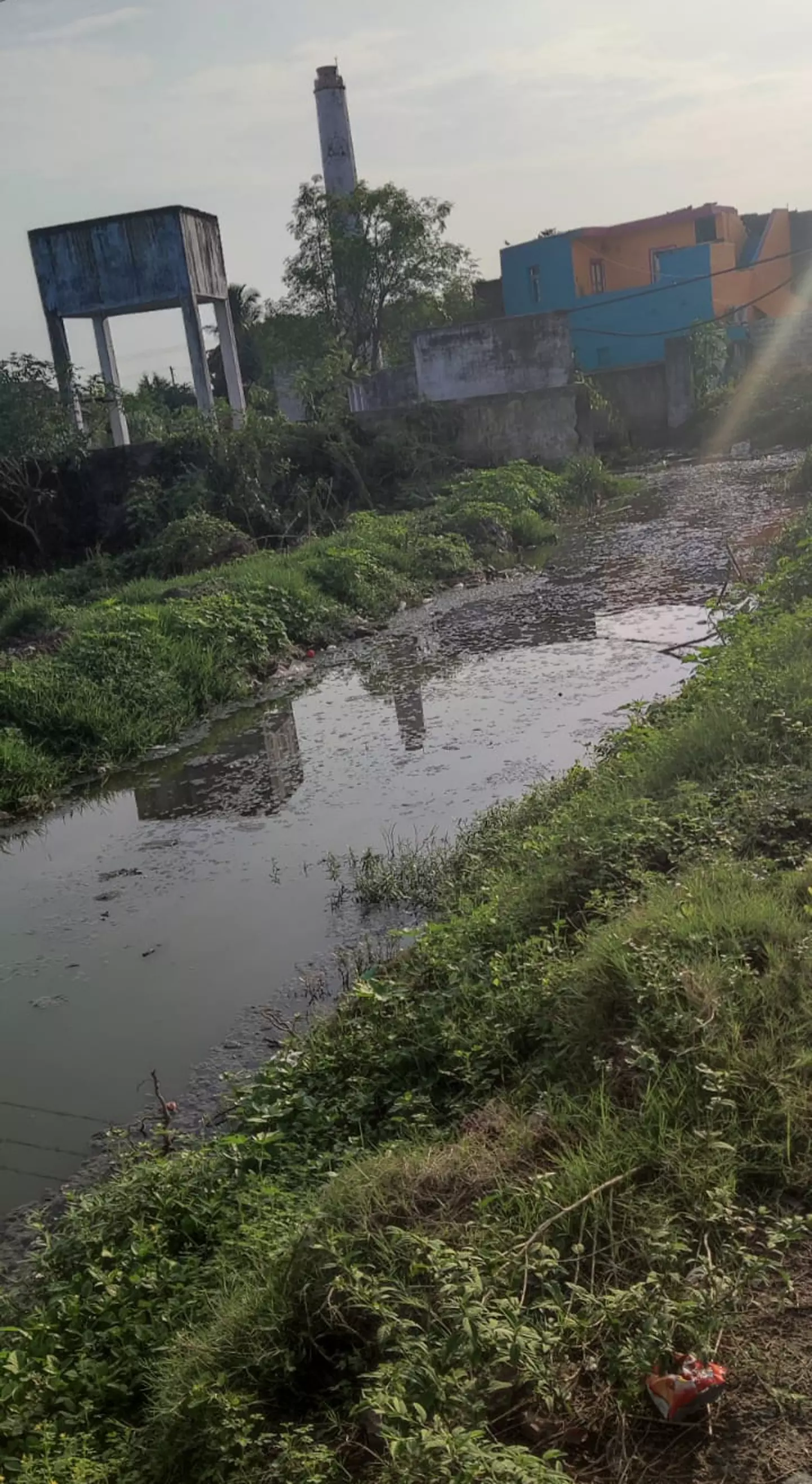 தேங்கி நிற்கும் கழிவுநீர் தேங்கி நிற்கும் கழிவுநீர்