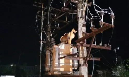 பழுதடைந்த மின்மாற்றி