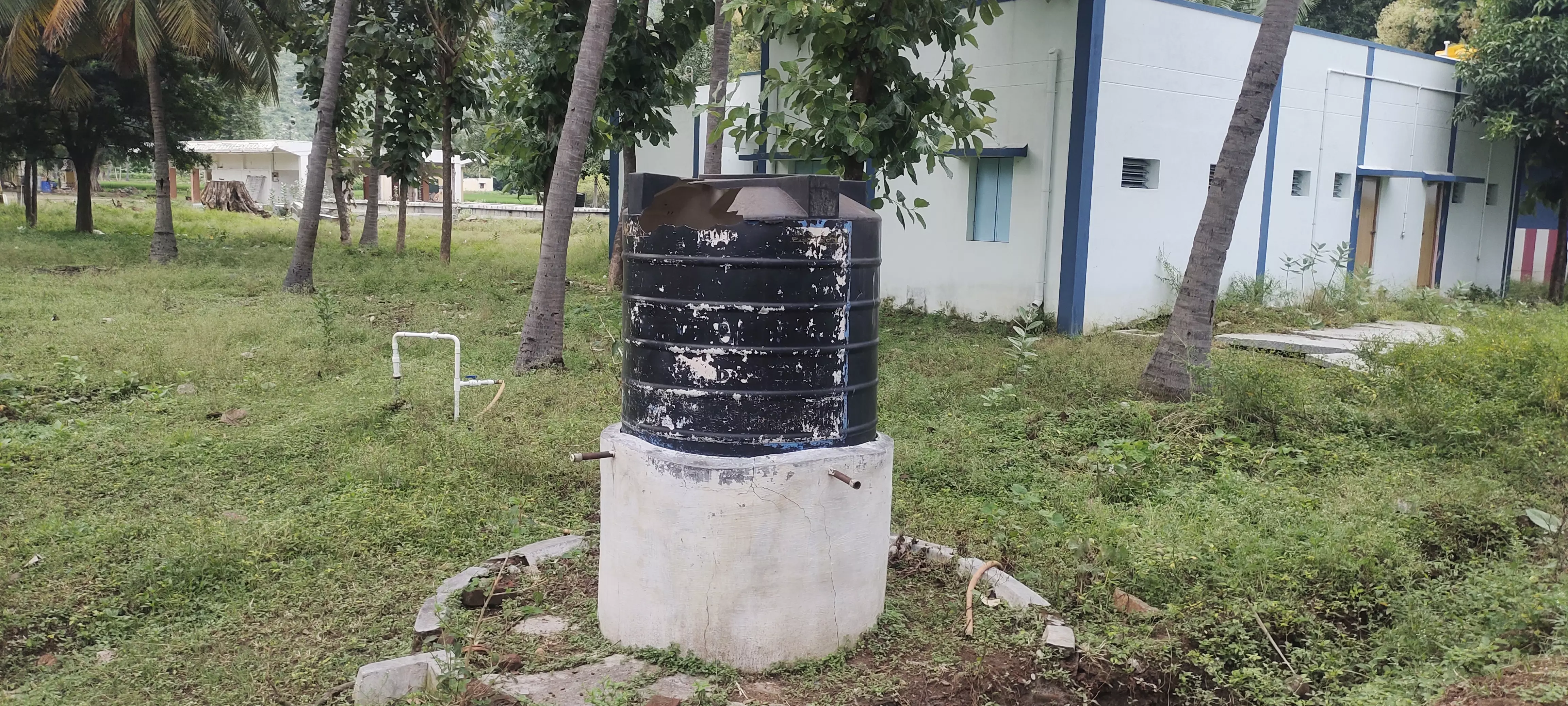 குடிநீர் தொட்டி சேதம்