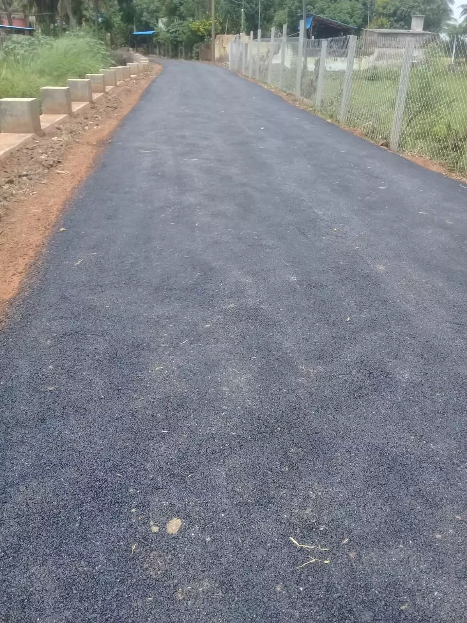 சாலை சீரமைக்கப்பட்டது;தினத்தந்திக்கு பாராட்டு