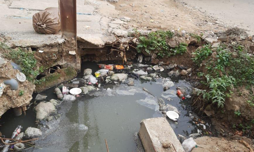 கால்வாய் கட்டும் பணி நிறுத்தம்