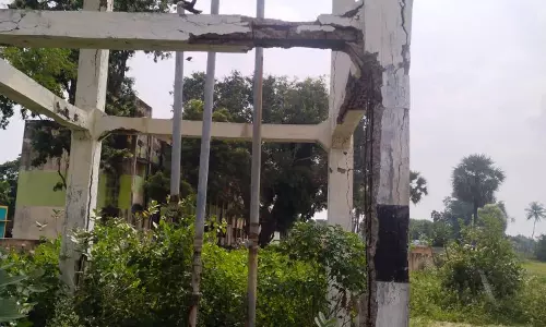 குடிநீர் தொட்டி சேதம் குடிநீர் தொட்டி சேதம்