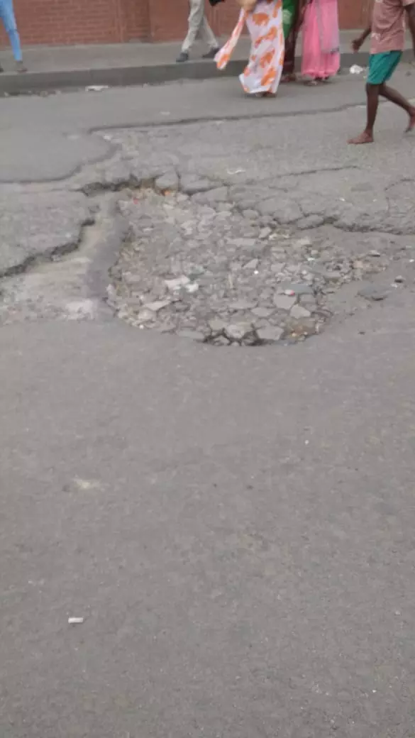 மோசமான சாலை