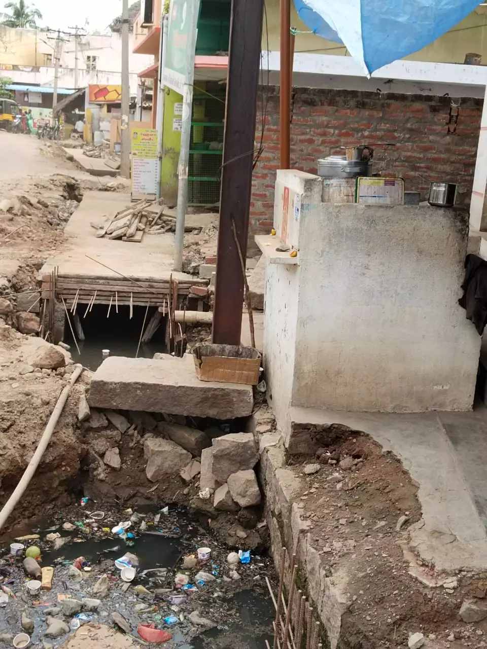 தாமதாகும் சாக்கடை கால்வாய் பணி