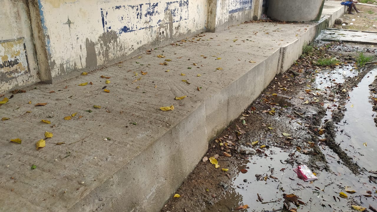 குட்டை போல் தேங்கும் குடிநீர்