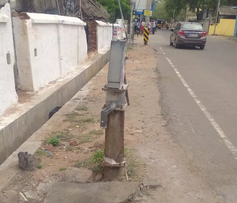 பழுதடைந்த அடிபம்பு