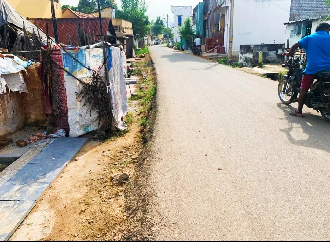 சாலையோர பள்ளங்கள் சாலையோர பள்ளங்கள்