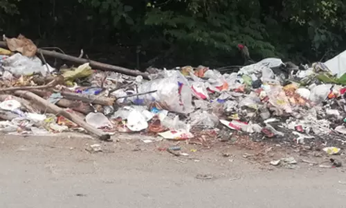 குவிந்து கிடக்கும் குப்பை குவிந்து கிடக்கும் குப்பை