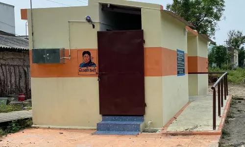 கழிப்பறை திறக்கப்படுமா? கழிப்பறை திறக்கப்படுமா?