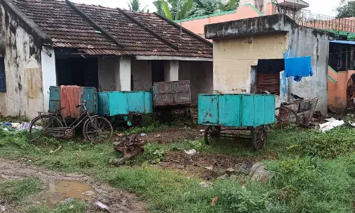 பயன்பாட்டுக்கு வராத குப்பை தொட்டி