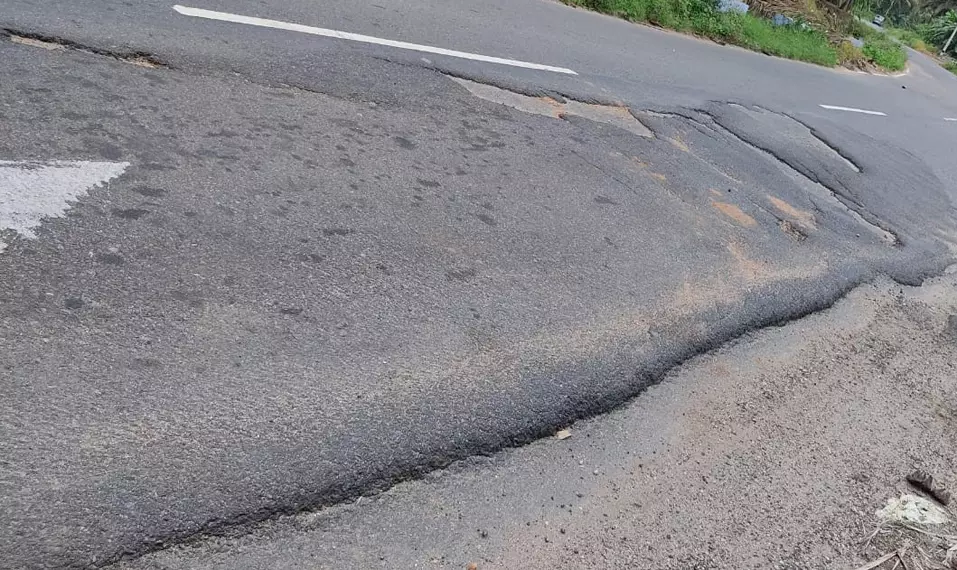 விபத்துகளை தடுக்க வேண்டும் விபத்துகளை தடுக்க வேண்டும்