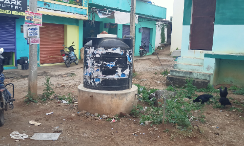 பாழடைந்த குடிநீர் தொட்டி