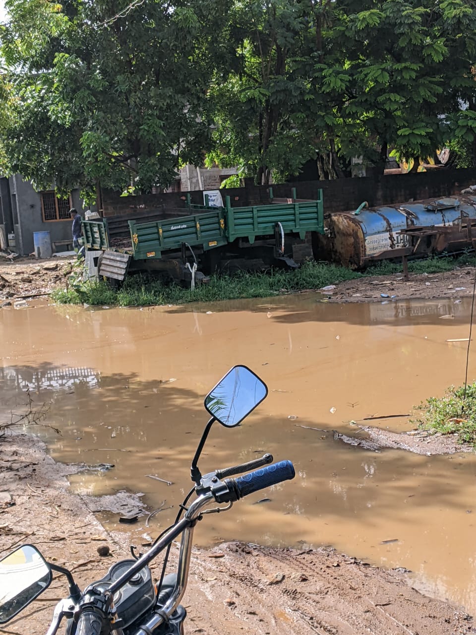 தேங்கி நிற்கும் மழைநீர் தேங்கி நிற்கும் மழைநீர்