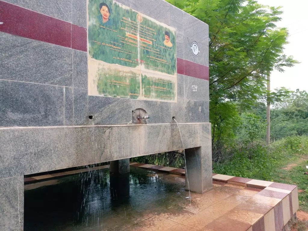 போதை ஆசாமிகள் அட்டகாசம் போதை ஆசாமிகள் அட்டகாசம்