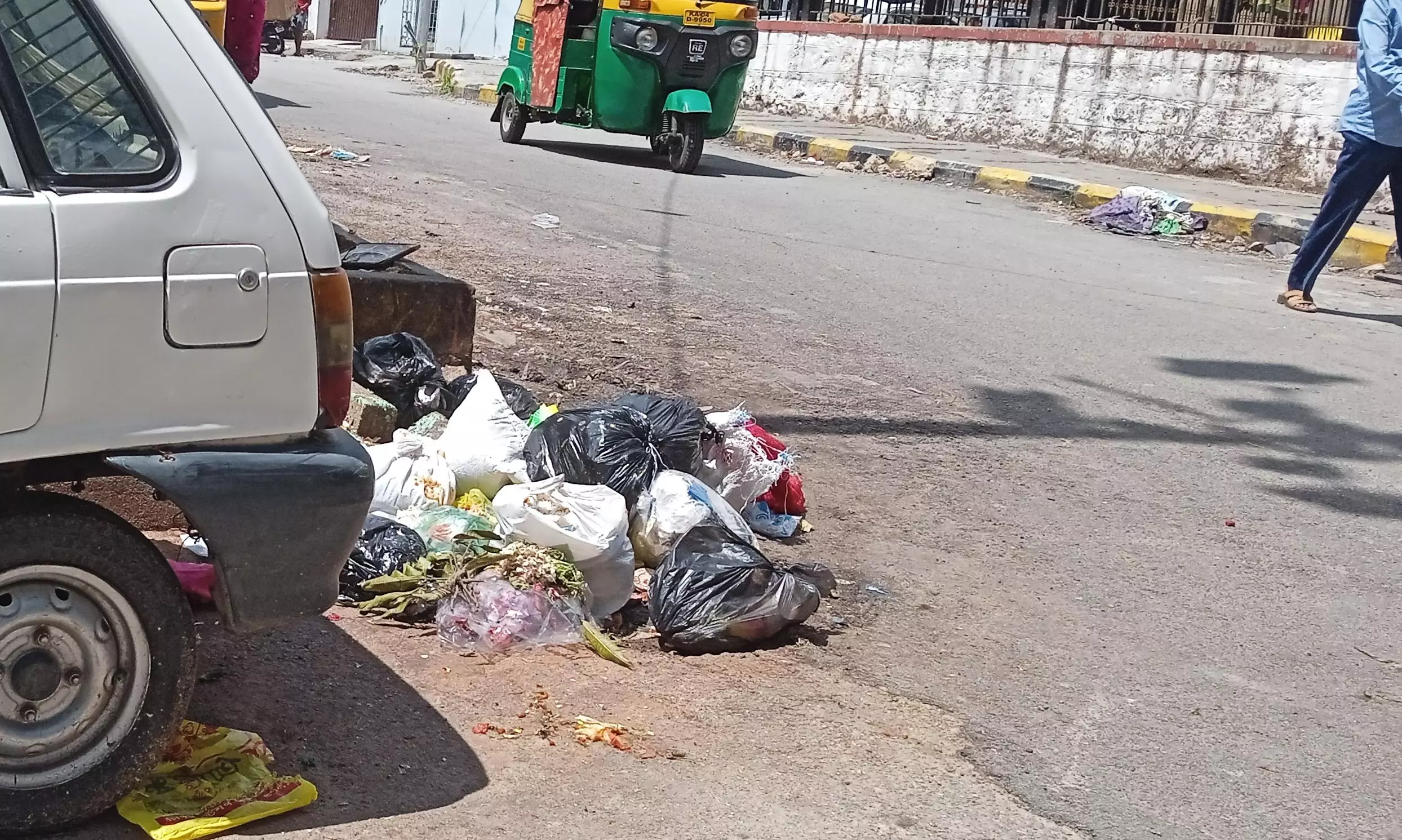 குவிந்து கிடக்கும் குப்பை கழிவுகள் குவிந்து கிடக்கும் குப்பை கழிவுகள்