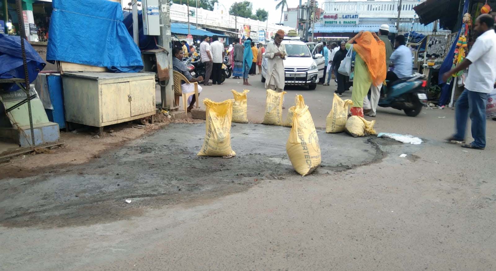 தினத்தந்தி புகார்பெட்டி எதிரொலி;பள்ளம் மூடப்பட்டது தினத்தந்தி புகார்பெட்டி எதிரொலி;பள்ளம் மூடப்பட்டது