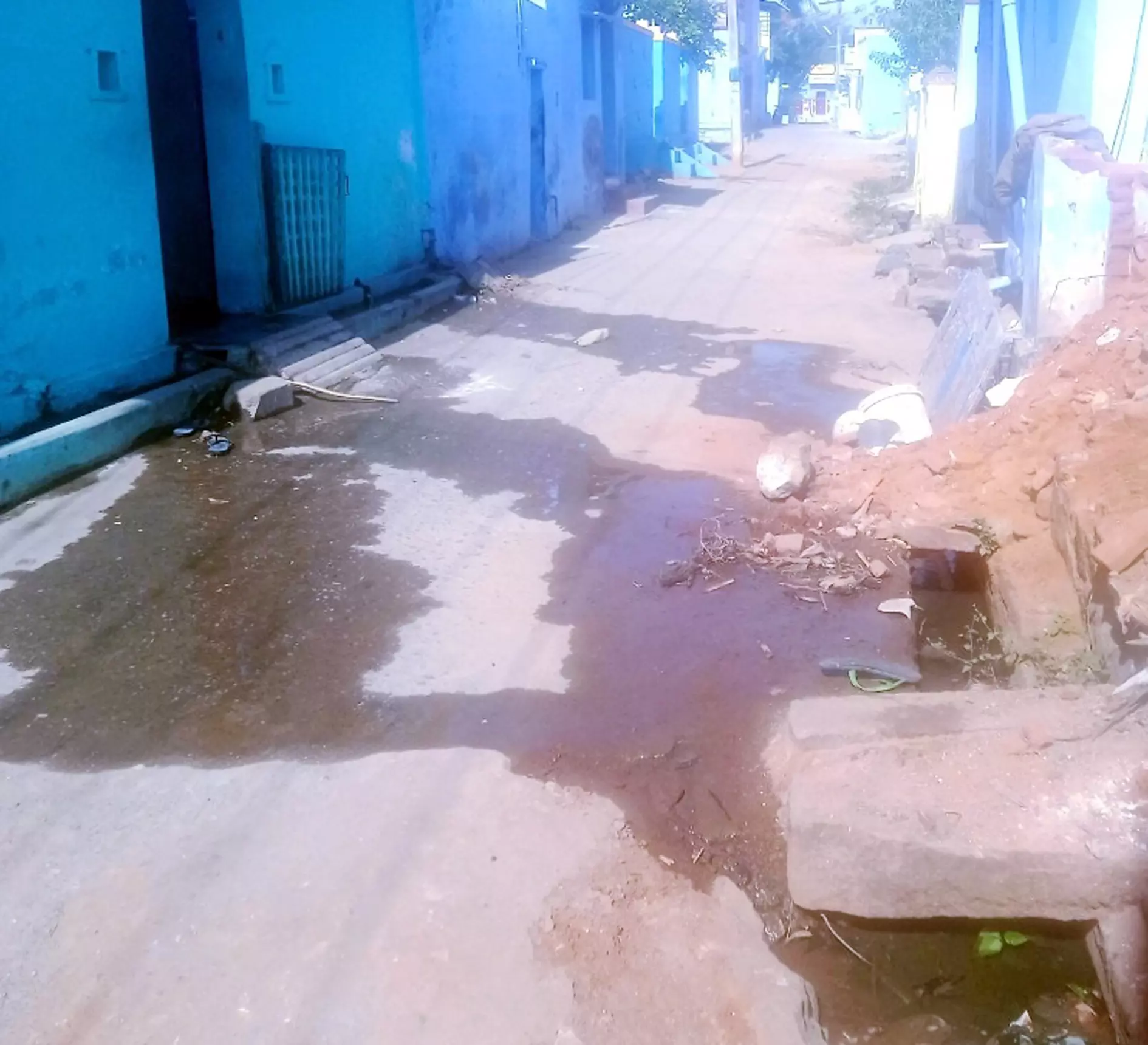 தெருவில் தேங்கிய கழிவுநீர் தெருவில் தேங்கிய கழிவுநீர்