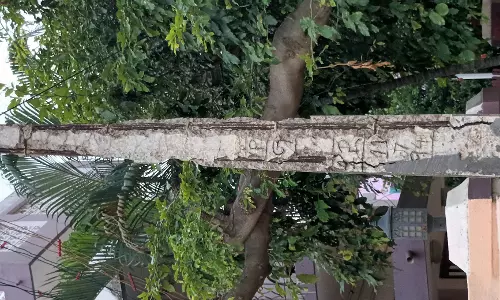 ஆபத்தான மின்கம்பம் ஆபத்தான மின்கம்பம்