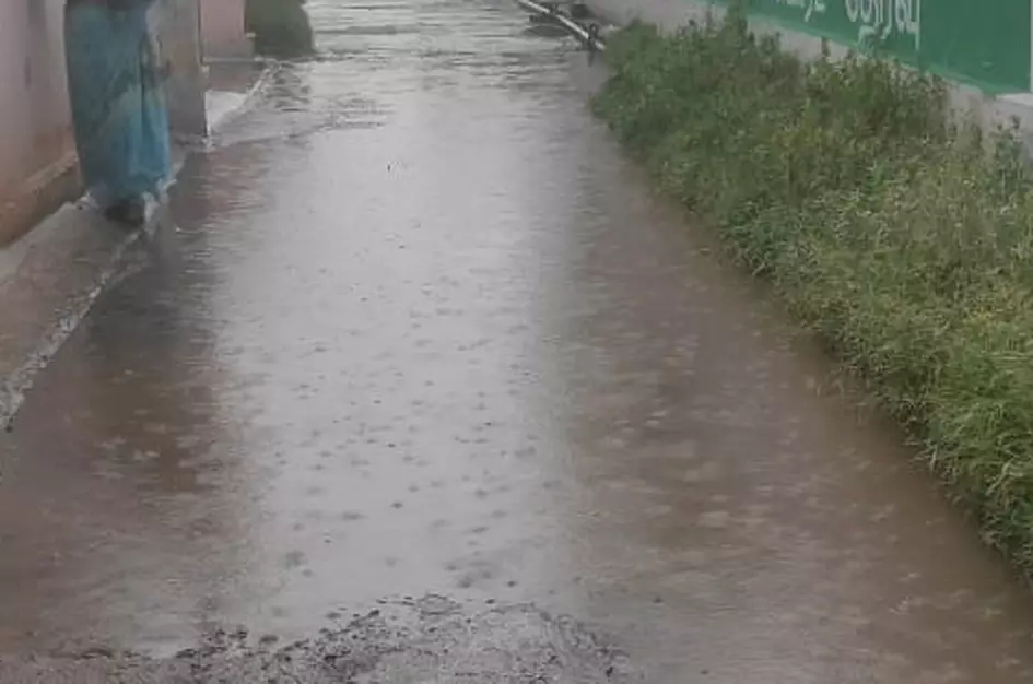 ரோடு சீரமைக்க வேண்டும்