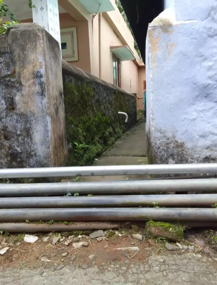 குடிநீர் குழாய்களை  பதிக்க வேண்டும்