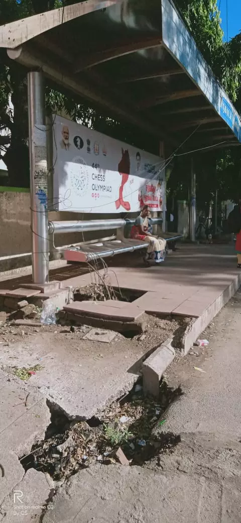 ஆபத்தான நிழற்குடை