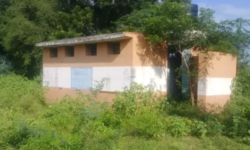 காட்சிப்பொருளான கழிப்பறை காட்சிப்பொருளான கழிப்பறை