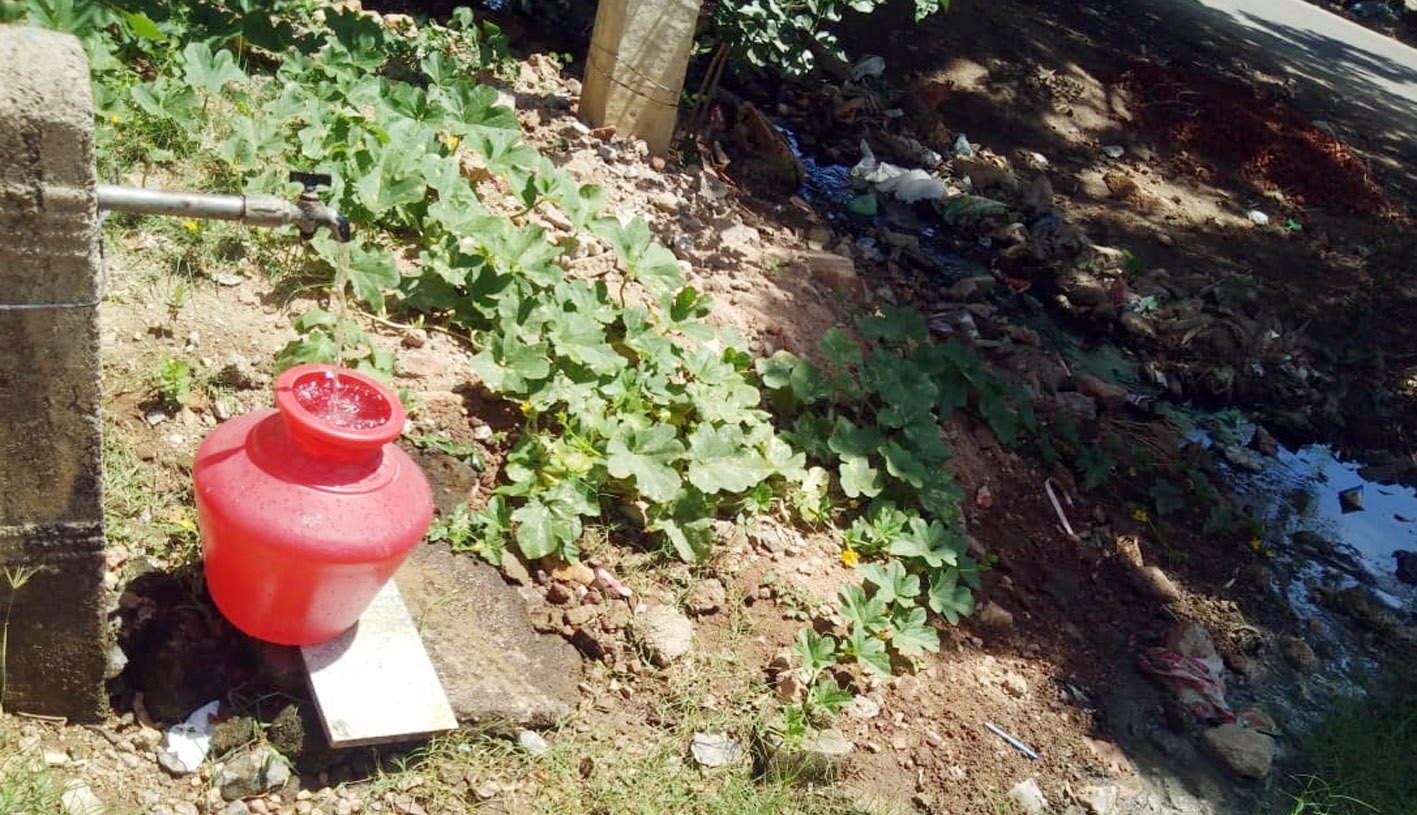 சாக்கடையால் சுகாதாரக்கேடு சாக்கடையால் சுகாதாரக்கேடு