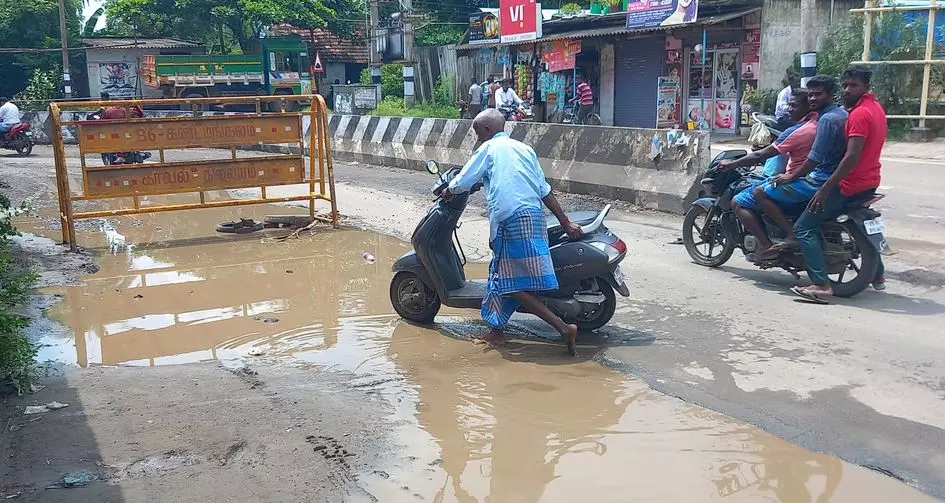 பழுதான சாலை