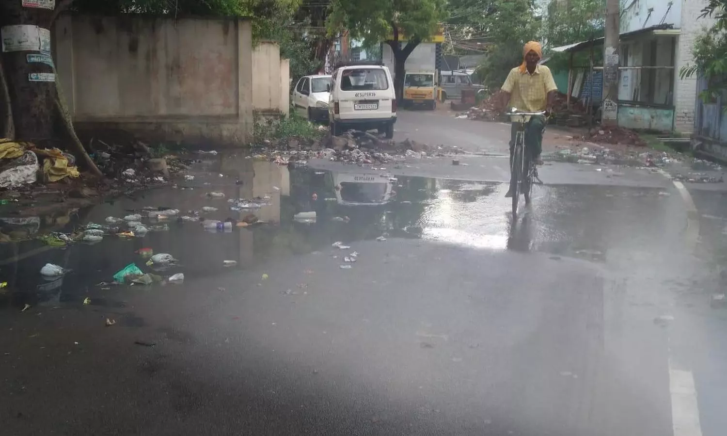 சாலையில் தேங்கும் கழிவுநீர்