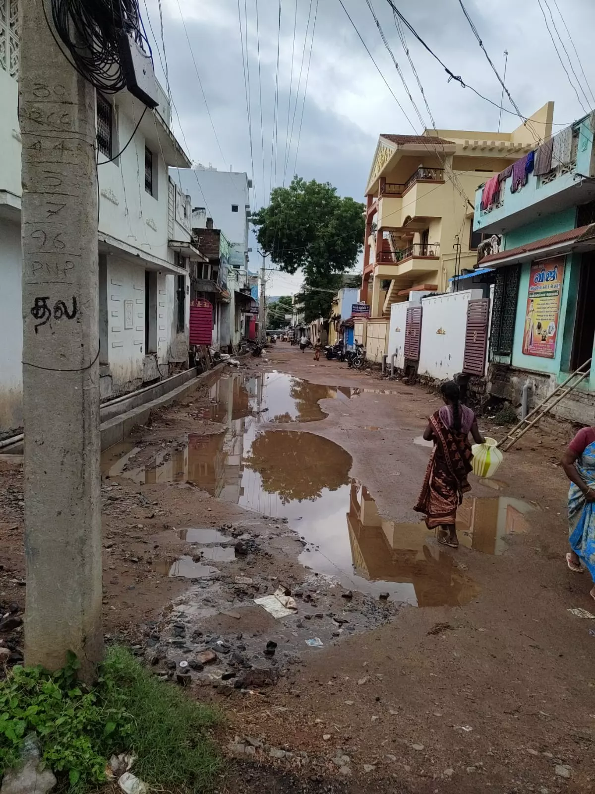 வாகன ஓட்டிகள் அவதி வாகன ஓட்டிகள் அவதி