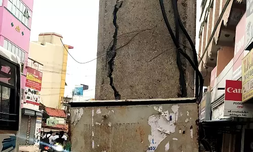 ஆபத்தான மின் கம்பம் ஆபத்தான மின் கம்பம்