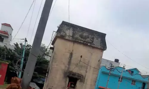 ஆபத்தான நிலையில் குடிநீர் தொட்டி ஆபத்தான நிலையில் குடிநீர் தொட்டி