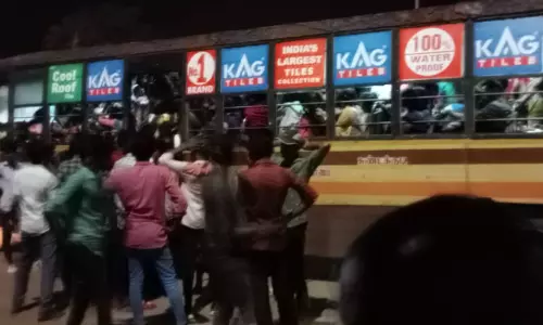 கூடுதல் பஸ்கள் இயக்க கோரிக்கை