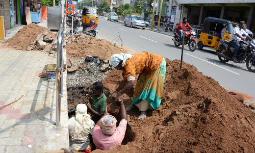 மீண்டும் தோண்டப்பட்ட ஸ்மார்ட் சிட்டி ரோடு