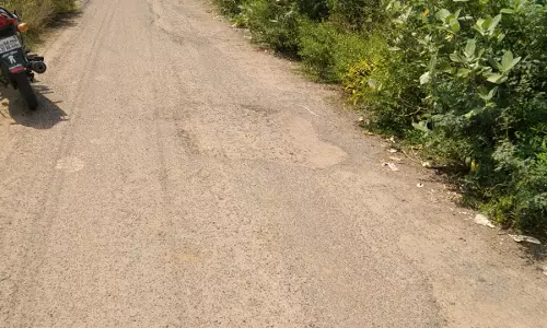 வாகன ஓட்டிகள் சிரமம் வாகன ஓட்டிகள் சிரமம்