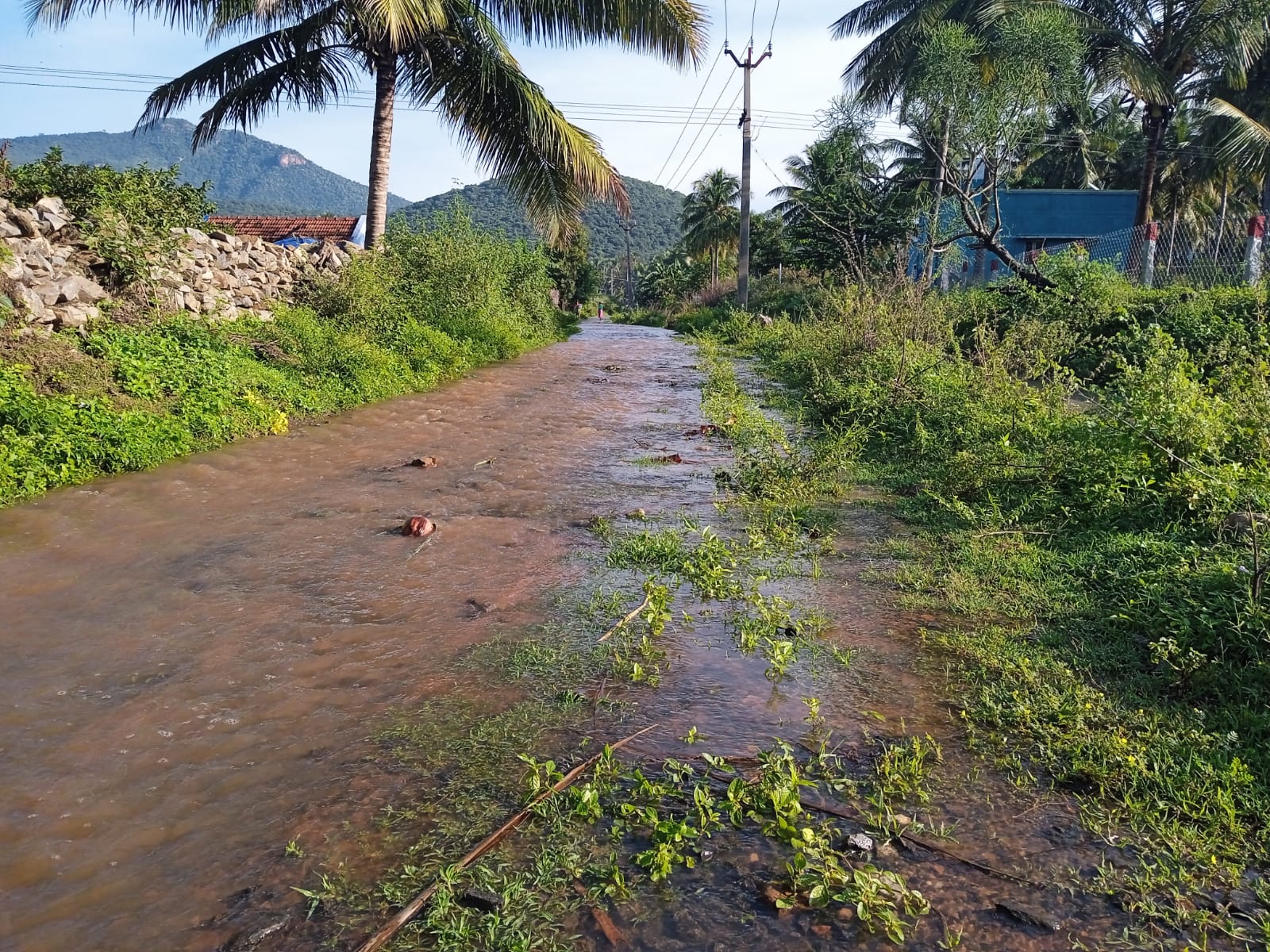 சாலைவசதி வேண்டும் சாலைவசதி வேண்டும்