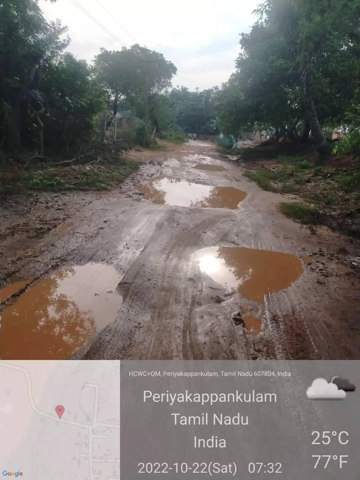 சேறும் சகதியுமான சாலை சேறும் சகதியுமான சாலை